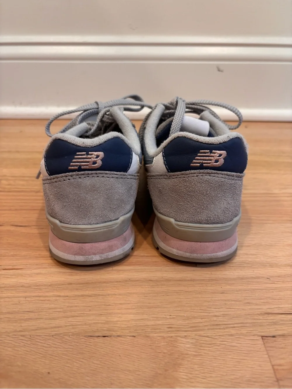 New Balance 996 sneakers in a grey, blue, and pink colorway size 6.5